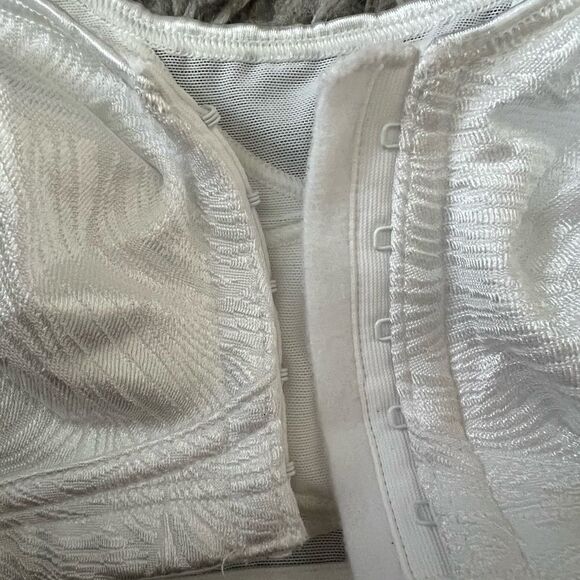 PLAYTEX 18 Hour Front Close Ultimate Shoulder Comfort Wireless Bra 36C - Picture 5 of 5